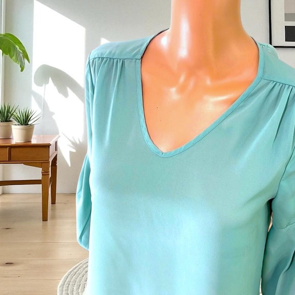 Pink Rose Sage Green V-Neck Balloon 3/4 Sleeves Blouse - Picture 3 of 13